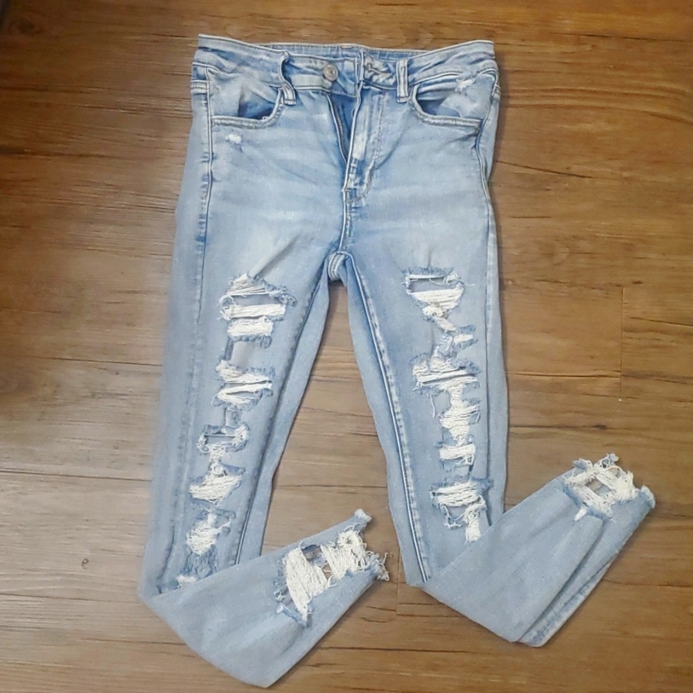 American Eagle Size 6 Skinny Leg Ripped Jeans Stone Washed
